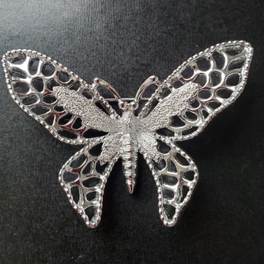 Vintage 1971 Sarah CoventryโMadame ButterflyโBrooch